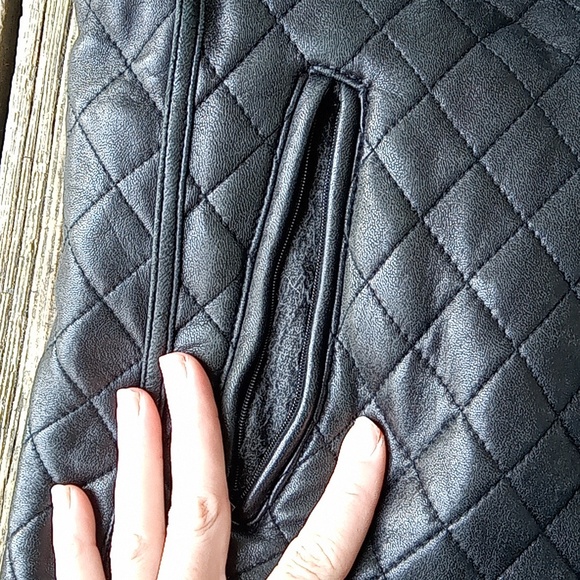 Quilted black real leather vest - Picture 6 of 7